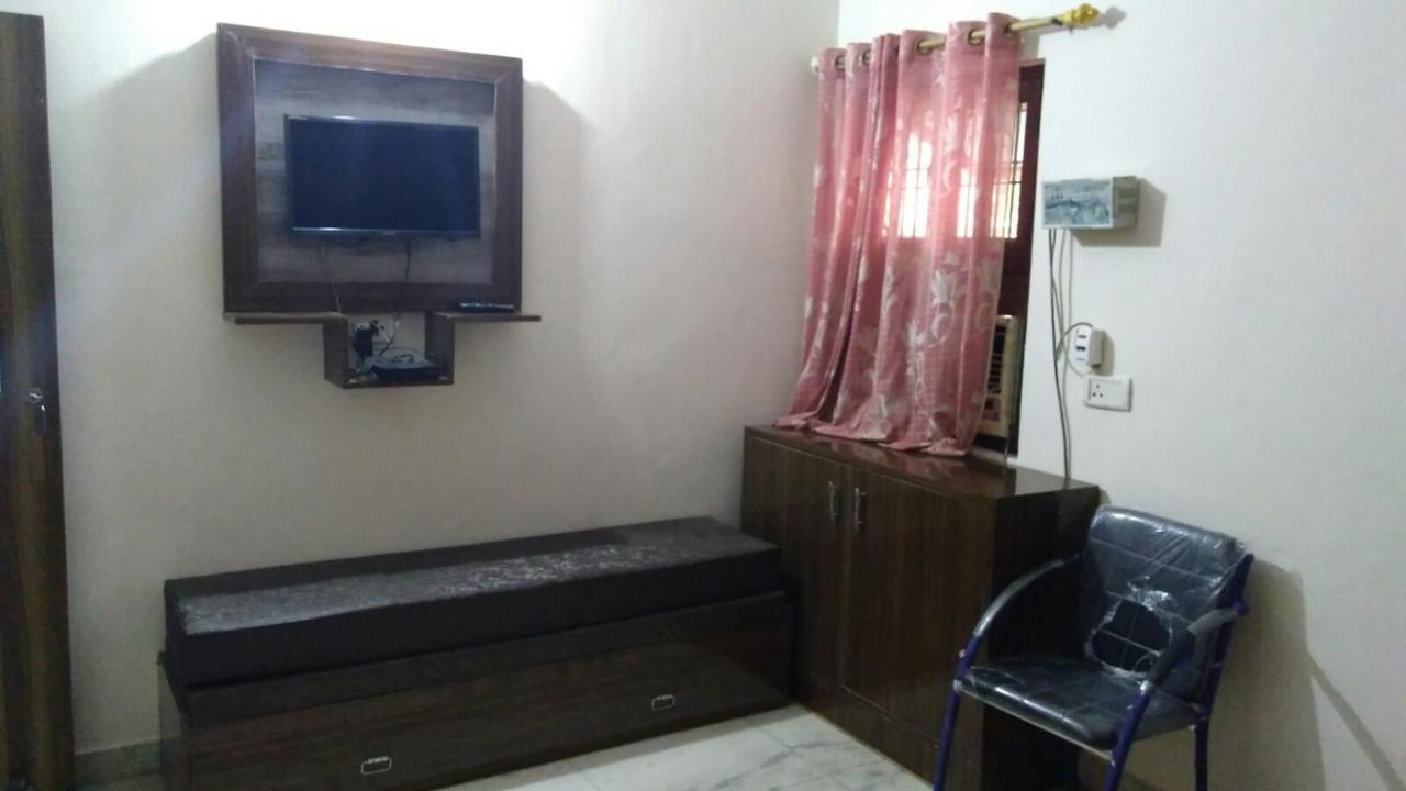Basil Inn Home Stay Walking Distance From Taj Mahal Agra Agra  Dış mekan fotoğraf
